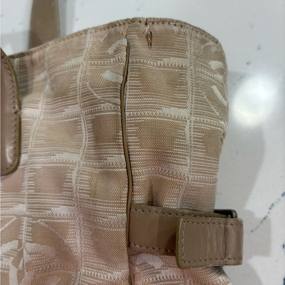 Chic Beige Designer Tote Bag - Picture 10 of 15